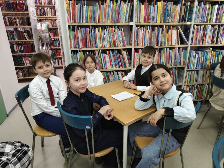 2Г класс посетил городскую библиотеку.
